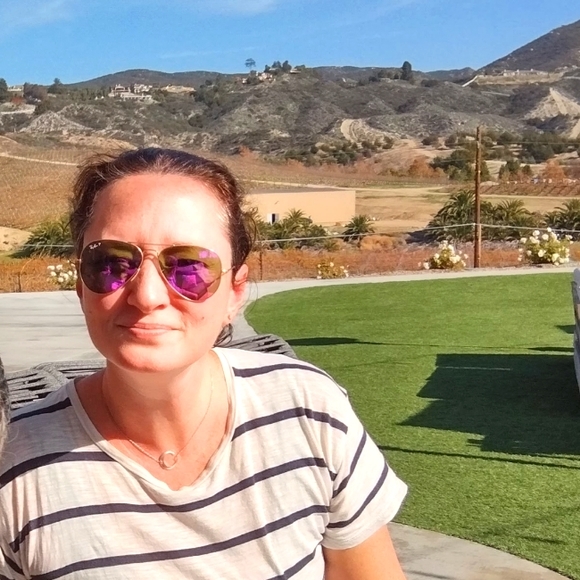 Meet your Posher, Brooke - Picture 1 of 1